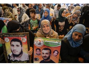 Gazze'de Filistinli tutuklulara destek gösterisi