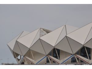 Medical Park Arena'nın çatısı rüzgarda hasar gördü