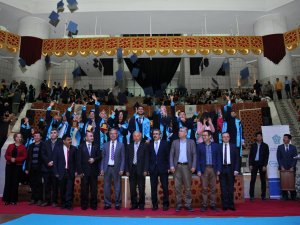 NEÜ’de Sosyal ve Beşeri Bilimler Fakültesin’de mezuniyet heyecanı