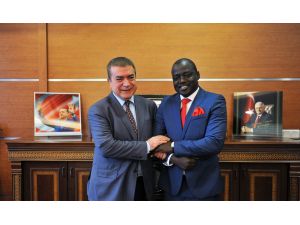 Akarca, Bakan Bangura ile bir araya geldi