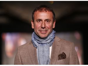 Abdullah Avcı ve oyuncuları, defileye katıldı