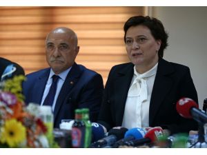 Araştırma komisyonundan yurt yangınında ölen öğrencilerin ailelerine ziyaret