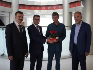 İŞKUR’dan çalışanlara çiçek