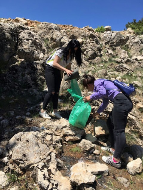 Bozkır MYO öğrencileri Sivri'de çevre temizliği yaptı