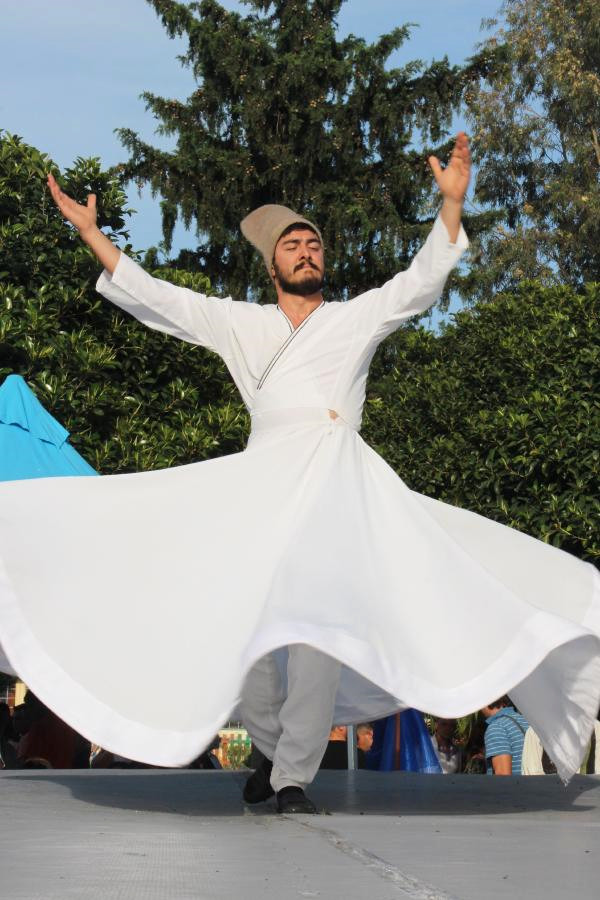 Yaza Merhaba Şenliği'nde semazen rezaleti