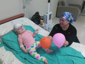 11 aylık bebek midibüs kazasından kurtuldu