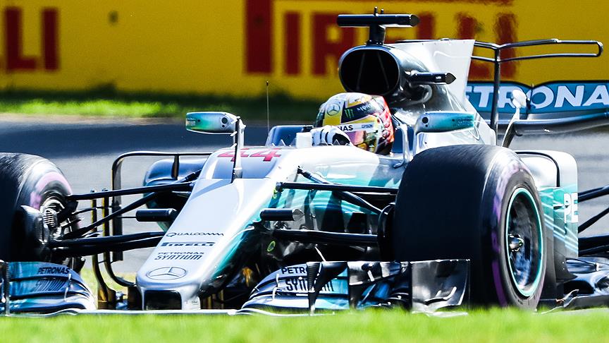 Hamilton zirveye çıktı