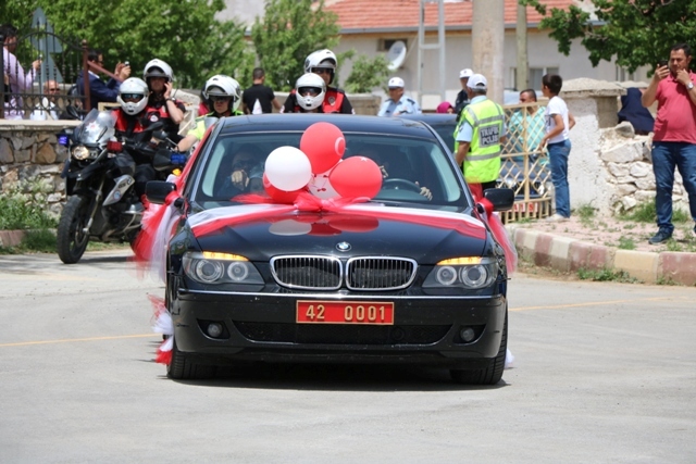 Sünnet arabası 'Vali Amca'dan