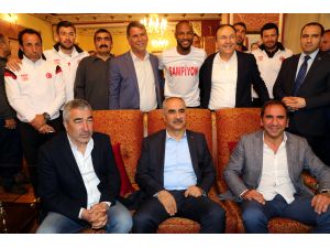 "Ligi şampiyon bitirmek istiyoruz"