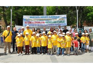 İlkokul öğrencileri su içmenin önemine dikkat çekti