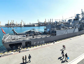 Savaş gemileri halka açıldı