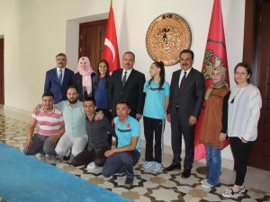 Gençlerden Vali Canbolat’a ziyaret