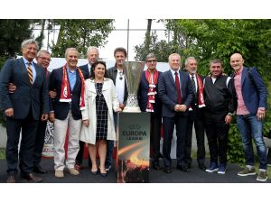 Galatasaray, UEFA Kupası şampiyonluğunun 17. yılını kutladı