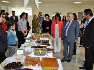 NEÜ’de Alzheimer Gündüz Yaşam Merkezine yardım için kermes düzenlendi