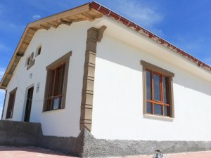 Evi yanan aileye eşya yardımı yapıldı