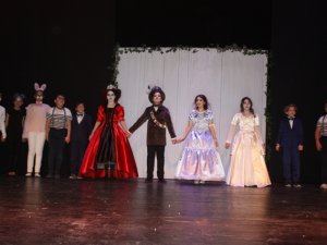 Sistem’den İngilizce tiyatro