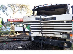 Avustralya’da tramvay ve kamyon çarpıştı