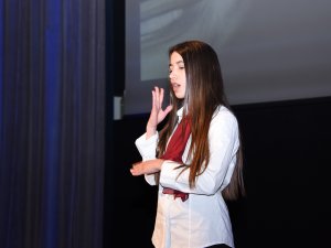 İşaret Dili Kursiyerlerinden anlamlı program