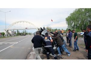 Şarkışla'da trafik kazası: 2 yaralı