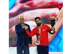 Bilek Güreşinde Yılmaz Fazıloğulları Avrupa Şampiyonu oldu