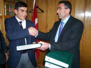 El gözüyle Kur'an öğrenecek