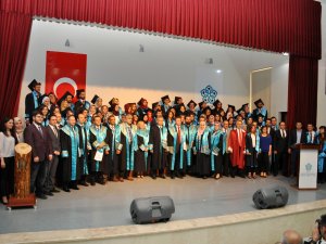NEÜ Fen Fakültesi ilk mezunlarını törenle uğurladı