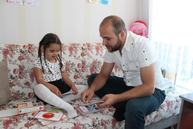 Danimarka’dan kızını da alıp geldi