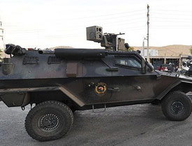 Zırhlı polis aracı devrildi! Yaralılar var