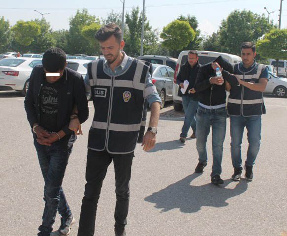 Otomobil çalıp parkta çekirdek yerken yakalanan şüpheliler tutuklandı