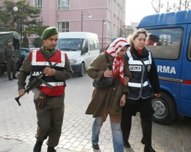 Dolandırıcı çetesi çökertildi