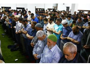 Bakü'de ilk teravih namazı kılındı