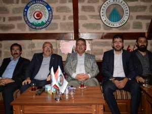 Başkan Hançerli'den muhtarlar derneğine ziyaret