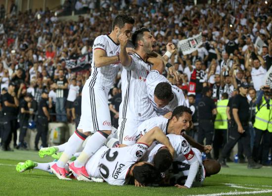 Beşiktaş 3. yıldızı taktı