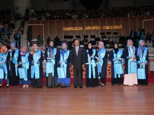 NEÜ İlahiyat Fakültesi'nde mezuniyet coşkusu