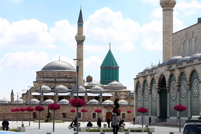 Konya’nın Caddeleri Çiçek Açtı