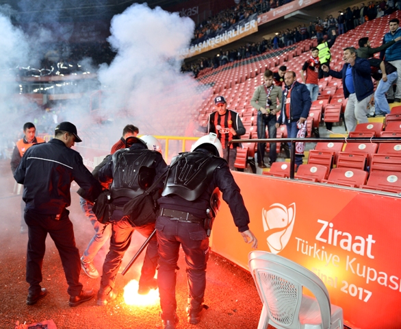 Kupa maçında olay!