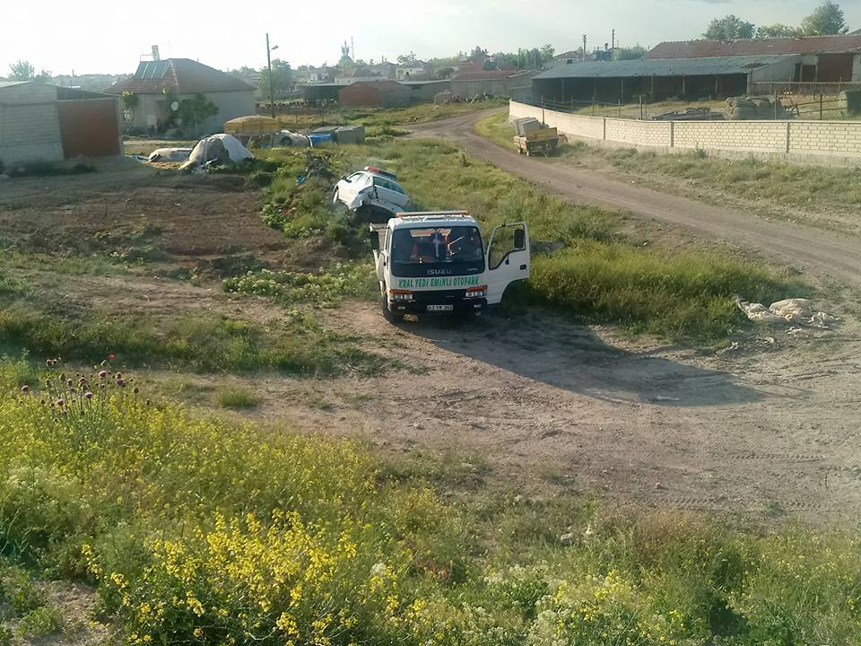 Konya'da polis aracı şarampole uçtu