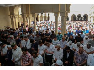 Bakü'de ramazan ayının ilk cuma namazı kılındı