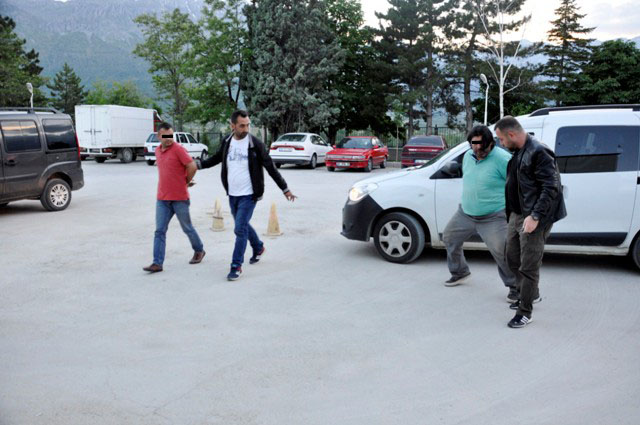 Piyasaya sahte para süren iki şüpheli yakalandı