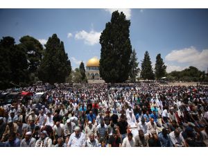 Mescid-i Aksa'da 250 bin kişilik cuma namazı