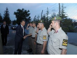 Eskişehir Valisi Çelik, askerlerle bir araya geldi