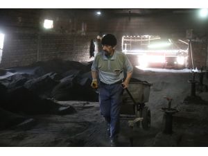 Bin dereceyi bulan fırının başında oruç tutuyorlar