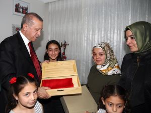 Cumhurbaşkanı Erdoğan şehit evinde iftar yaptı