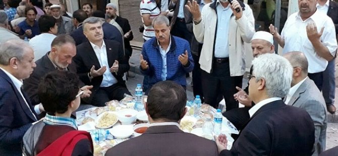 Başkan Akyürek toplumun farklı kesimleri ile iftarlarda buluşuyor
