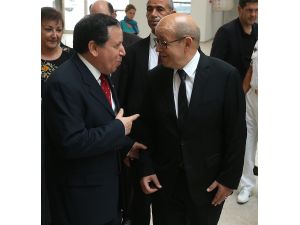 Fransa Dışişleri Bakanı Le Drian, Tunus'ta