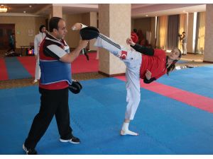 Tekvando Milli Takımı'nın kampı sürüyor