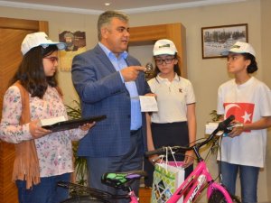 Kitap kurtlarına ödül