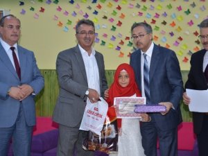 Başkan Hançerli öğrencilerin karne sevincine ortak oldu