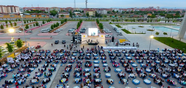 Dünya Yetimler Günü’nde kardeşlik iftarı