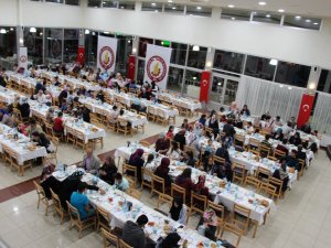Seydişehir'de yetim ve öksüzler iftar yemeği
